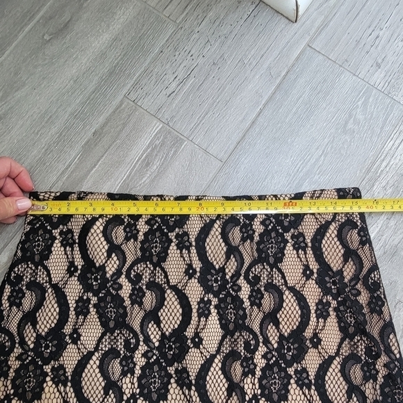 NWT New York & Co Black and Tan Lace Skirt 8 - Picture 7 of 10